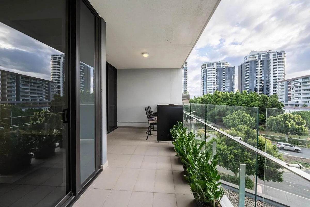 Lejlighed Noir Reverie - Designer Home By The River, Free Carpark, Gym & Pool Brisbane